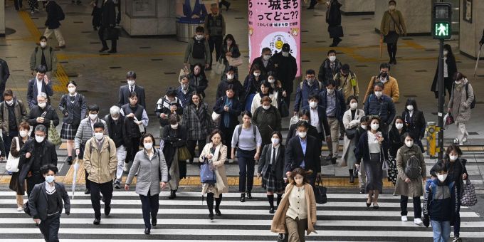 In Japan schrumpft die Bevölkerung und altert im Rekordtempo. In Japan schrumpft die Bevölkerung und altert im Rekordtempo.