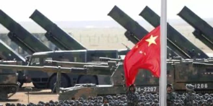 Die USA meint, bald könnte China Russland mit Waffen beliefern.