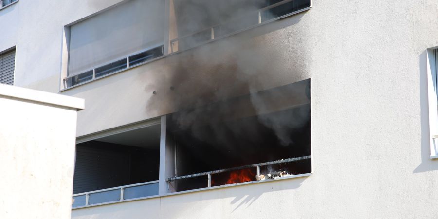 Zug: Brand auf Balkon