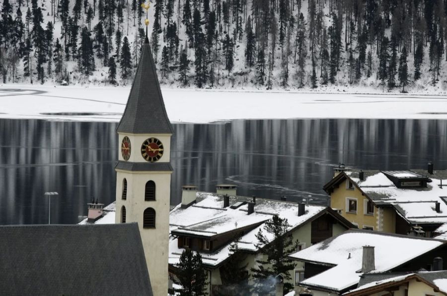 Blick auf den Silvaplanersee im Engadin. Heuer froren die Seen später zu als üblich.