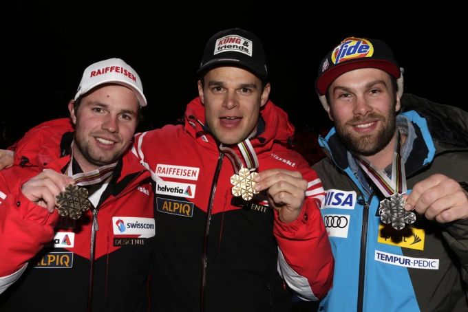 Travis Ganong (r.) mit den beiden Schweizern Patrick Küng (m.) und Beat Feuz (l.). Travis Ganong