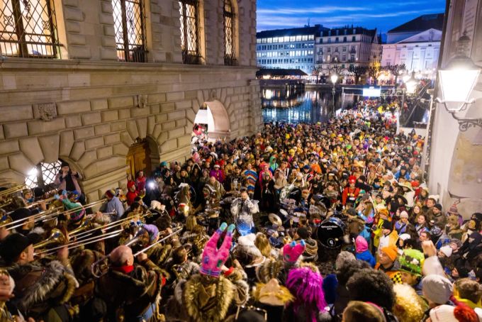 Unmengen an Leuten und dennoch weniger Einnahmen: Viele Geschäfte leiden unter der Luzerner Fasnacht. Fasnacht