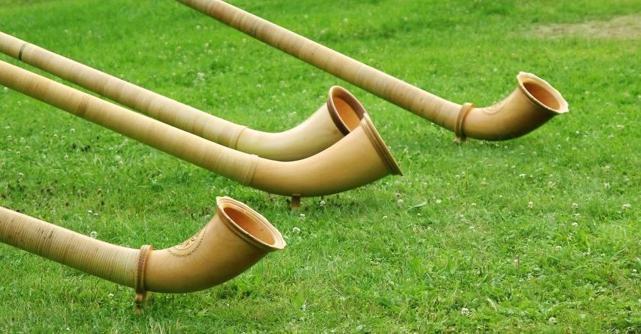 Das Lieblingsinstrument eines Alphornbläsers? Das «Alp-horn-y» – sagt ChatGPT.