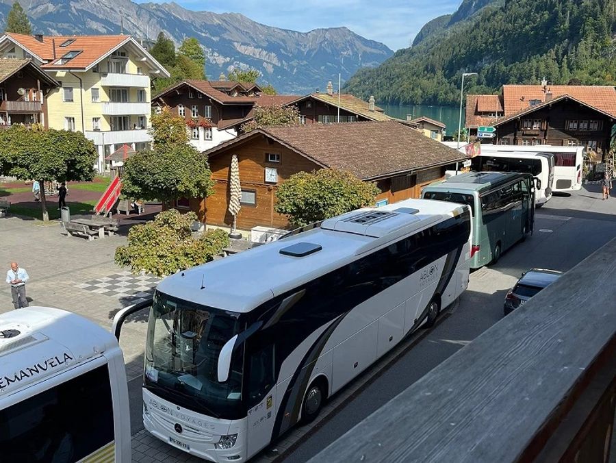 Gross profitieren konnte die Gemeinde aber von den vollen Bussen lange nicht – die Touristen blieben meist nur für ein Selfie.