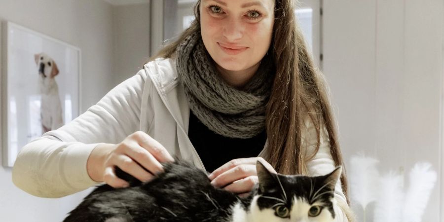 Tiere statt Fashion: Früher hat Julia Neumann Modedesign studiert. Heute arbeitet sie als selbstständige Tierphysiotherapeutin.