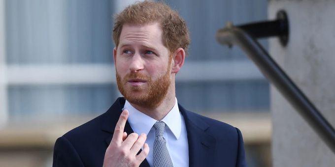 Prinz Harry schreibt in seinen Memoiren ausführlich über sein erstes Mal – seine damalige Sex-Partnerin findet das weniger gut. Prinz Harry