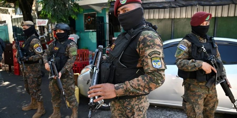 Soldaten im Einsatz gegen kriminelle Banden