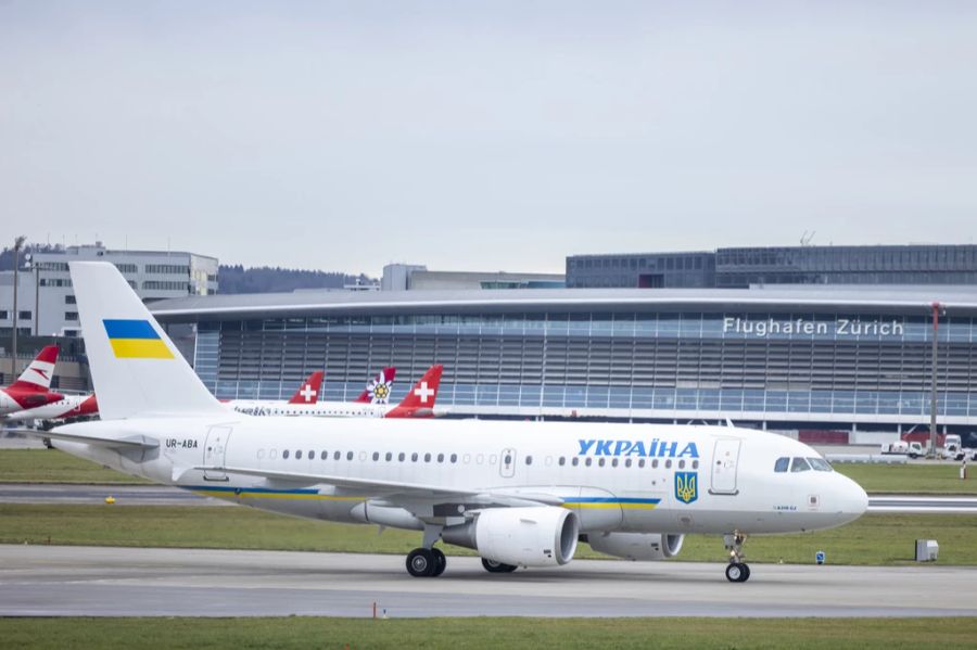 Die ukrainische Staatsmaschine bei der Landung in Zürich.