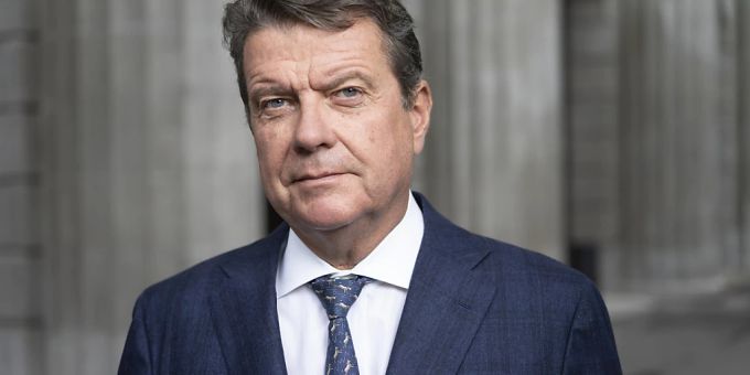 Die UBS will ihr USA-Geschäft stärken. «Wir müssen vor allem das Vermögensverwaltungsgeschäft zum Laufen bringen und dort eine Margenverbesserung erzielen», sagte UBS-Verwaltungsratspräsident Colm Kelleher in der «Neuen Zürcher Zeitung». (Archivbild) Die UBS will ihr USA-Geschäft stärken. «Wir müssen vor allem das Vermögensverwaltungsgeschäft zum Laufen bringen und dort eine Margenverbesserung erzielen», sagte UBS-Verwaltungsratspräsident Colm Kelleher in der «Neuen Zürcher Zeitung». (Archivbild)