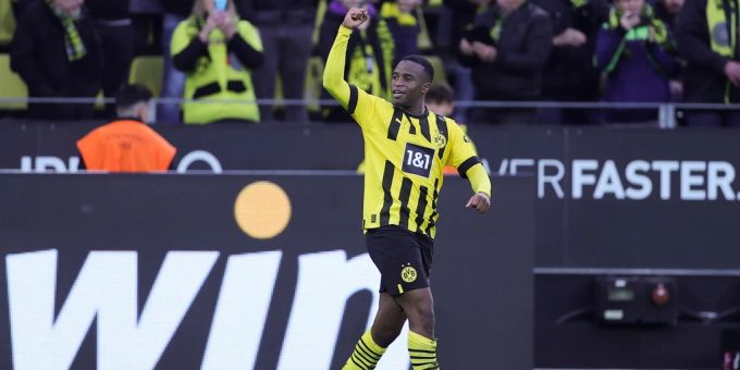 Youssoufa Moukoko ist in seinem jungen Alter bereits eine feste Grösse bei Borussia Dortmund. youssoufa moukoko borussia dortmund