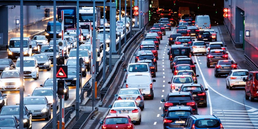 In München hat ein durchschnittlicher Pendler im vergangenen Jahr 74 Stunden durch Staus verloren. Das ergab eine Datenauswertung des Verkehrdienstleisters Inrix.