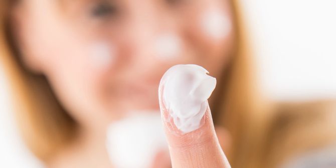 Creme am Finger