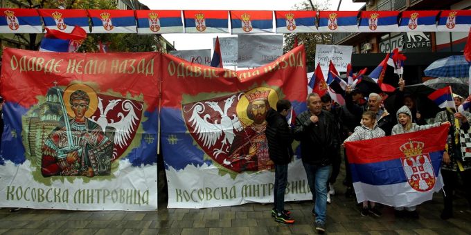 Romania-Spiel in Königsborn kurz vor dem Abbruch: Fans werfen Tröte auf  KSV-Spieler
