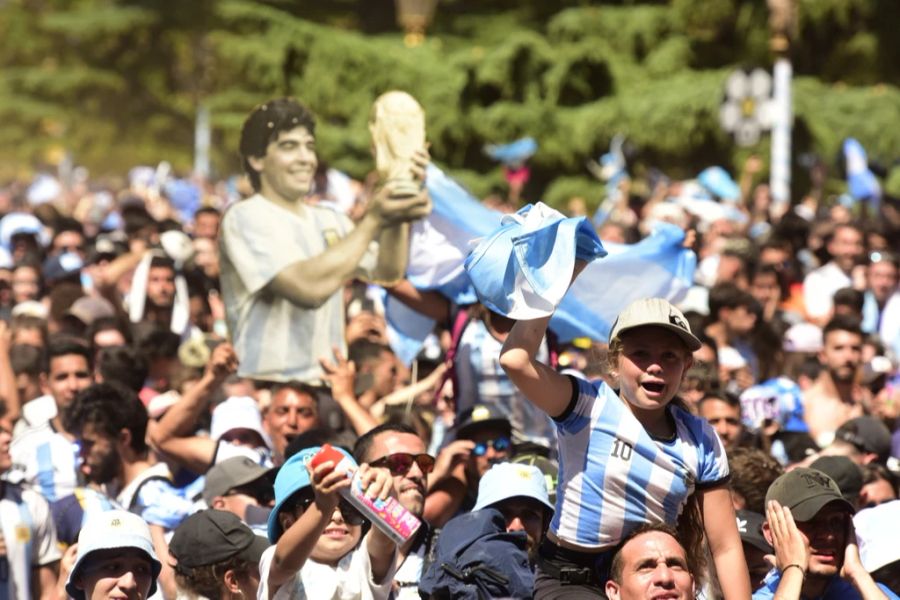 Die Argentinier feiern auf den Strassen von Buenos Aires den WM-Titel.