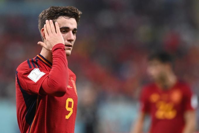 Er soll es Leonor von Spanien angetan haben: Ausnahmetalent Gavi spielt aktuell an der WM in Katar. felipe tochter leonor