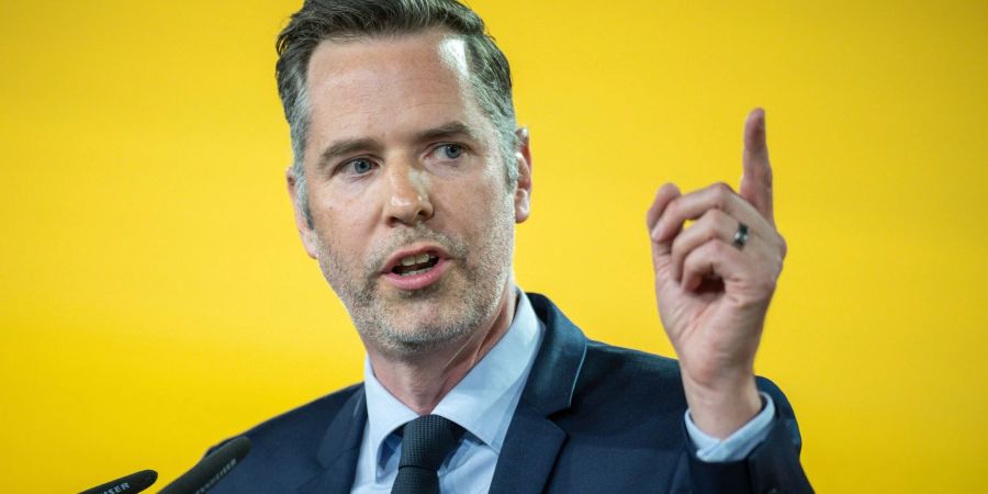FDP-Fraktionschef Christian Dürr spricht auf dem Bundesparteitag.