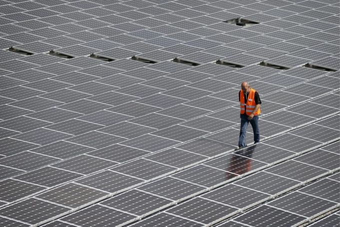 Im Vorfeld des Projektes müssten noch immer zahlreiche Faktoren abgeklärt werden – die IG Saflischtal könne das Projekt «Grengiols Solar» auch in der veränderten Gesetzeslage auf mehreren Ebenen bekämpfen. (Symbolbild) Solaroffensive Bund IG Saflischtal