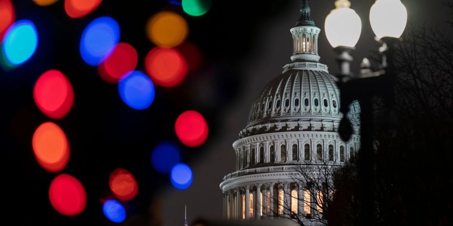 Der US-Kongress hat mit überparteilicher Mehrheit ein Gesetz zum Schutz gleichgeschlechtlicher Ehen verabschiedet.