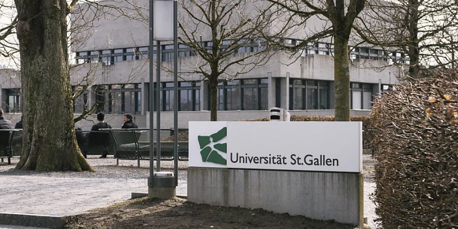 Eine der Freistellungen zweier Professoren an der Universität St. Gallen (HSG) ist verlängert worden. Beim zweiten Fall laufen Abklärungen, wie Universitätsrats-Präsident und St. Galler Bildungsdirektor Stefan Kölliker gegenüber dem «St. Galler Tagblatt» sagte. (Archivbild)