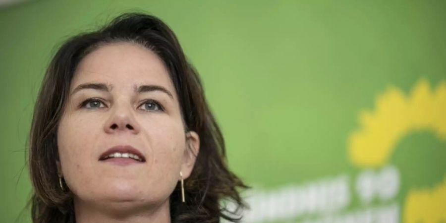 Baerbock für Kombination aus CO2-Preis und Ordnungsrecht