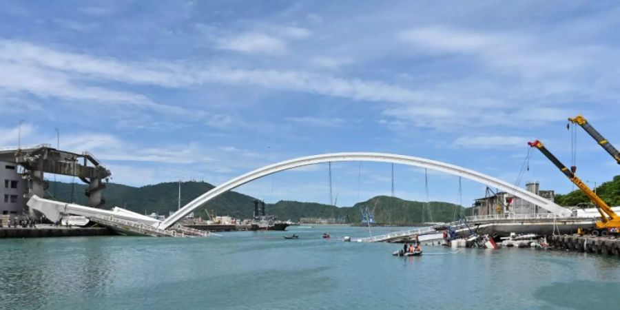 Eingestürzte Brücke in Nanfangao