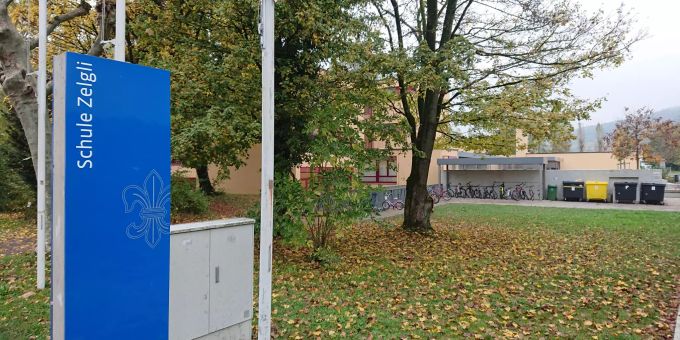 Das Schulhaus Zelgli in Schlieren. Das Schulhaus Zelgli in Schlieren.