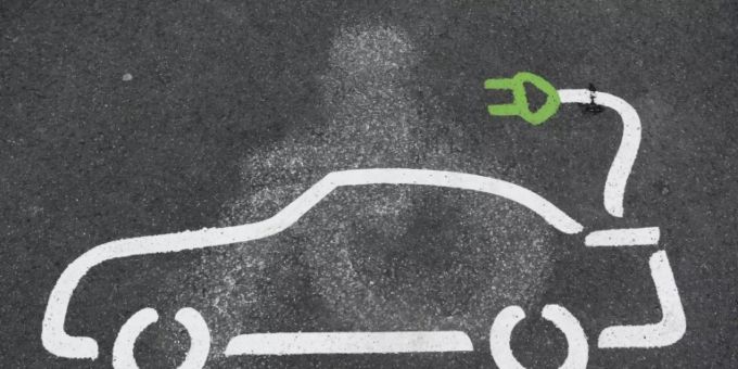 Viele Autofahrer sind prinzipiell offen für ein Elektroauto. elektroauto