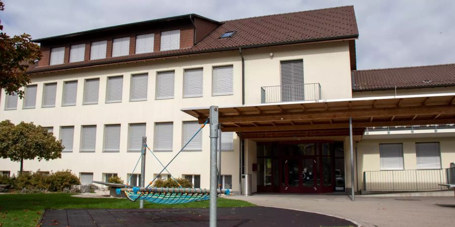 Die Schule in Wattenwil.