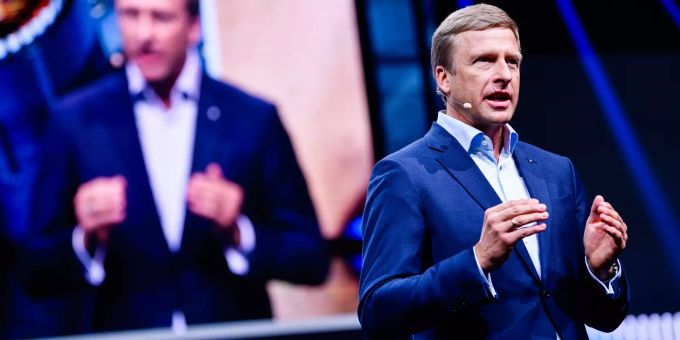 Oliver Zipse ist seit Mitte August als BMW-Chef im Amt. Oliver Zipse BMW