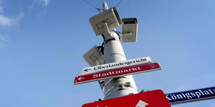 Die Videoüberwachungskameras am Königsplatz in Augsburg halfen bei der Festnahme der Verdächtigen. Foto: Karl-Josef Hildenbrand/dpa