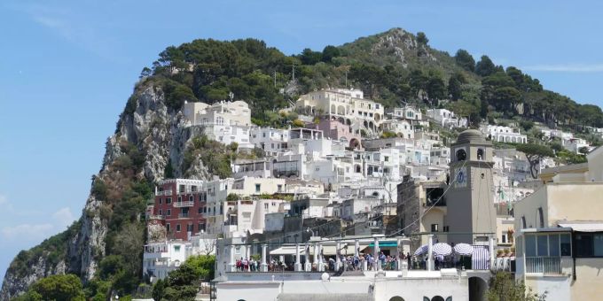 Die Stadt Capri in Süditalien. capri süditalien