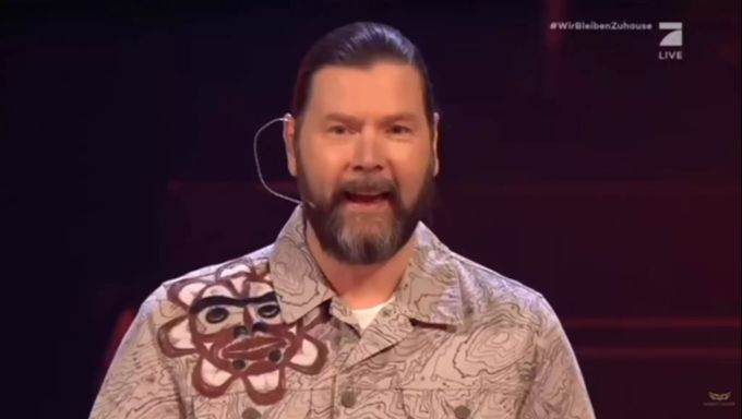 Rea Garvey kann es nicht fassen. Als bei The Masked Singer der Roboter seine Maske abnimmt. The Masked Singer