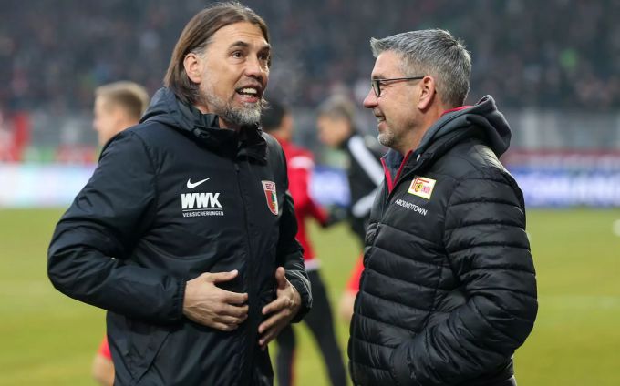 Urs Fischer (rechts) im Gespräch mit seinem Kollegen und Landsmann Martin Schmidt. Urs Fischer Martin Schmidt