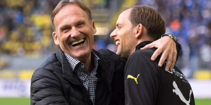 BVB-Geschäftsführer Hans-Joachim Watzke (l) und der damalige Dortmunder Trainer Thomas Tuchel im Jahr 2015. Foto: picture alliance / Marius Becker/dpa