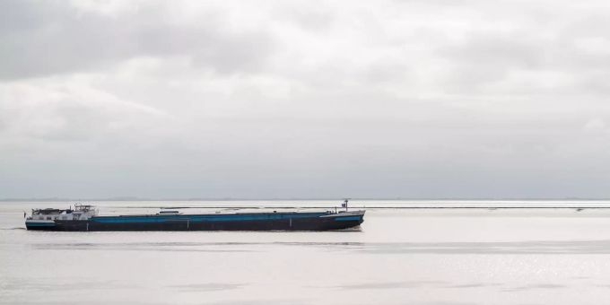 Iranische Behörden beschlagnahmten ein Schleppschiff mit geschmuggeltem Öl an Bord. (Symbolbild) schleppschiff
