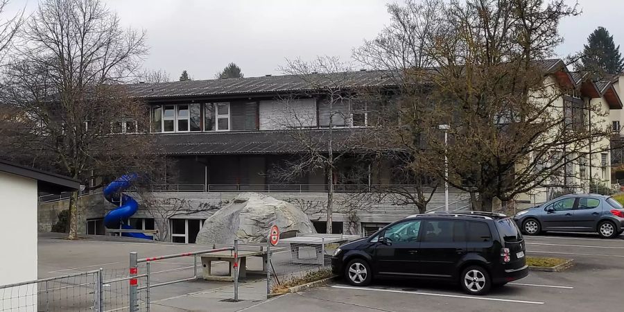 Das Schulhaus Neumatt in Reinach (AG).