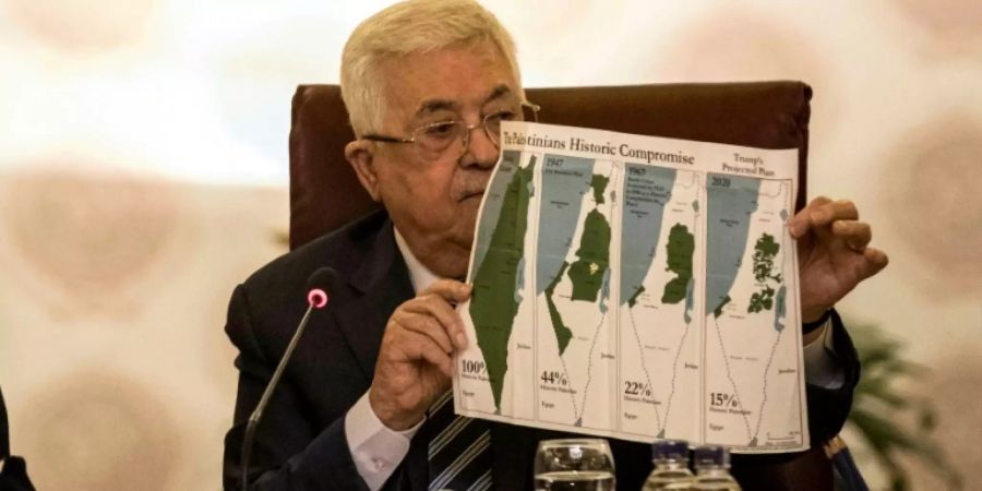 Palästinenserpräsident Abbas mit historischer Palästinakarte