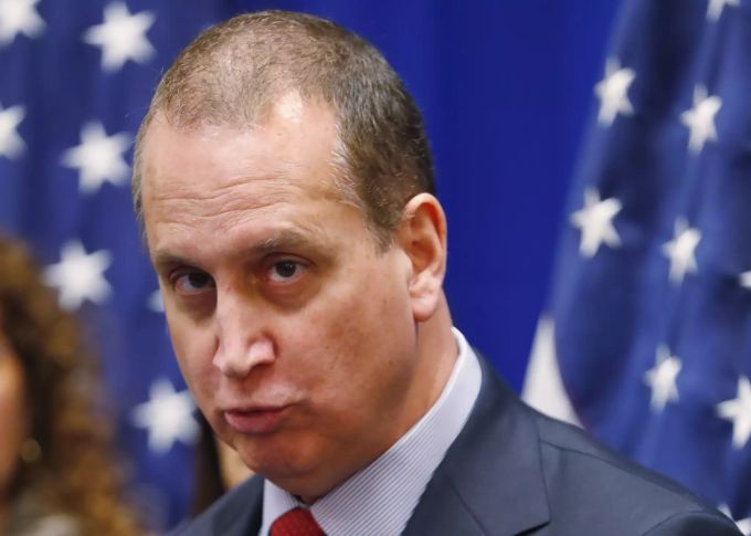 Mario Diaz-Balart und sein demokratischer Amtskollege Ben McAdams sind positiv auf das Coronavirus getestet worden. Virus Outbreak Congressman