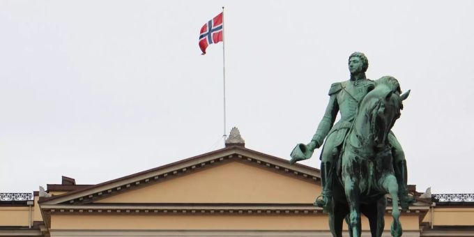 Das norwegische Königshaus in Oslo. oslo norwegen staatsfonds