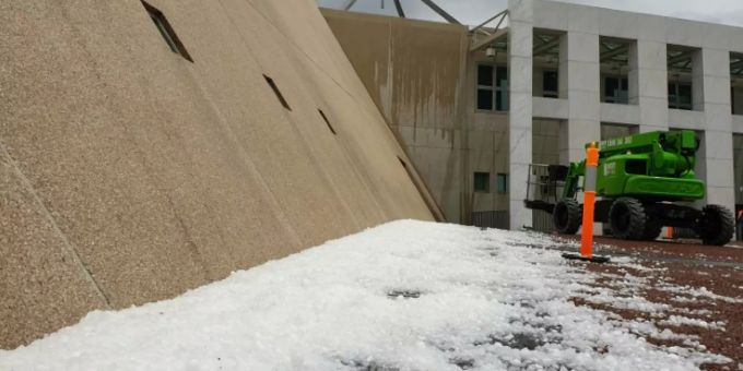 Sydney - Schwere Gewitter und Hagel in den Buschbrandgebieten Australiens