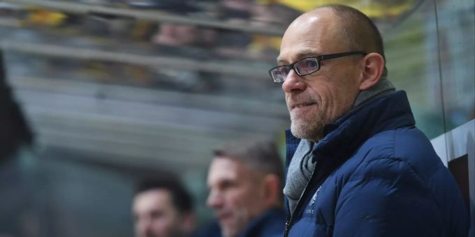 Hans Kossmann war schon während der Saison 2015/16 bei Ambri-Piotta Trainer von Pestoni. SCB