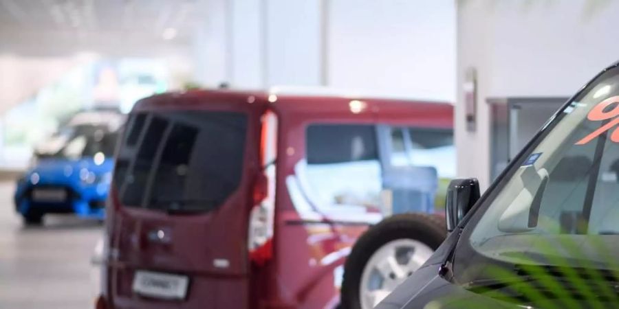 Sind die Autohäuser geschlossen, könnten die Hersteller bald auf Direkt-Verkauf umsteigen. Foto: Sebastian Gollnow/dpa
