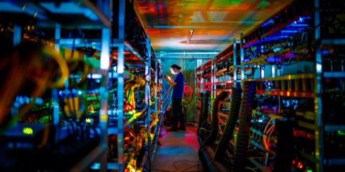 Ein Blockchain Smartphone soll ab Oktober in Bangladesch erhältlich sein. Blockchain Facebook