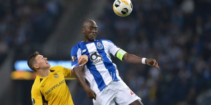 BSC Young Boys: Portos Danilo Perreira (r.) hat gegen Christian Fassnacht die Lufthoheit. bsc young boys