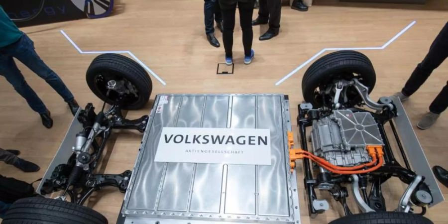 Plattform eines VW-Elektrofahrzeugs: Volkswagen steigt bei dem schwedischen Batteriehersteller Northvolt ein. Foto: Friso Gentsch