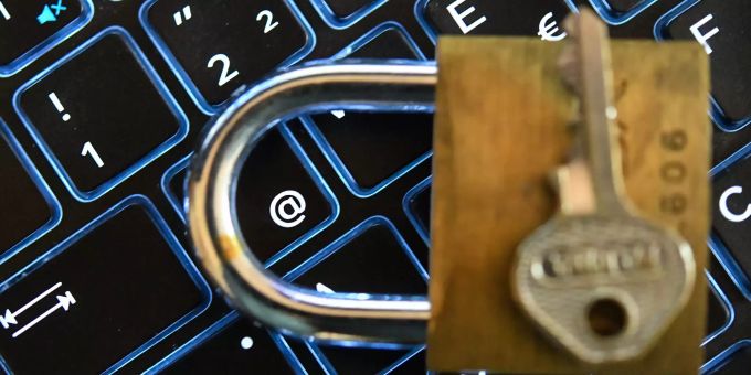 Die seit einem Jahr gültige Datenschutzgrundverordnung (DSGVO) verunsichert nach wie vor Unternehmer - und beschert Beratungen, Anwälten und Start-ups damit ein boomendes Geschäft. Datenschutz