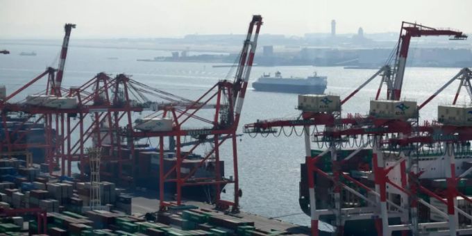 Das unterschrieben Gesetz für das Importverbot von Xinjiang wird Auswirkungen im Handel zwischen der USA und China haben. China USA xinjiang