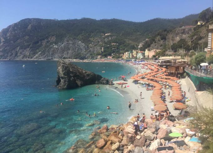 Ein Strandtag kann an der italienischen Riviera zu einem teuren Spass werden. (Symbolbild) Italien teurer