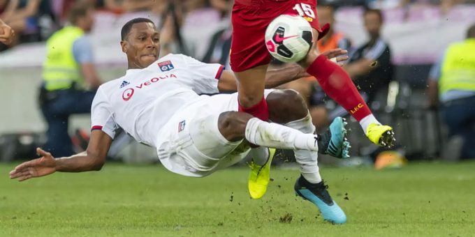 Guedes Marcelo im Test gegen Liverpool. Für Olympique Lyon könnte es nach vielen Abgängen eine schwierige Saison werden. olympique lyon