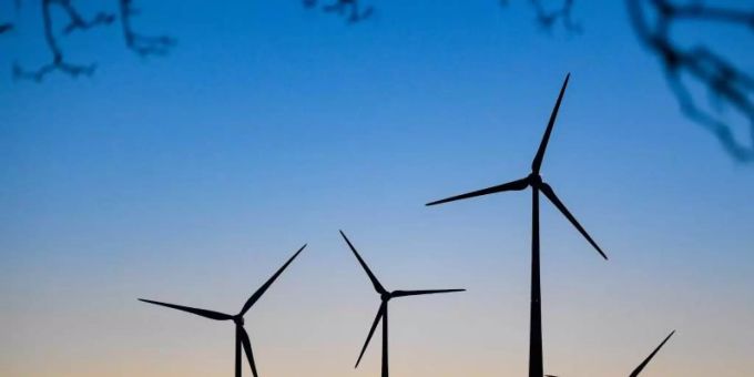 Lange Genehmigungsverfahren und viele Klagen: Der Ausbau der Windkraft ist fast zum Erliegen gekommen. Foto: Patrick Pleul Lange Genehmigungsverfahren und viele Klagen: Der Ausbau der Windkraft ist fast zum Erliegen gekommen. Foto: Patrick Pleul